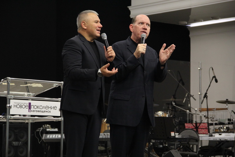 На конференции «Эра Святого Духа» служили Рик и Денис Реннер